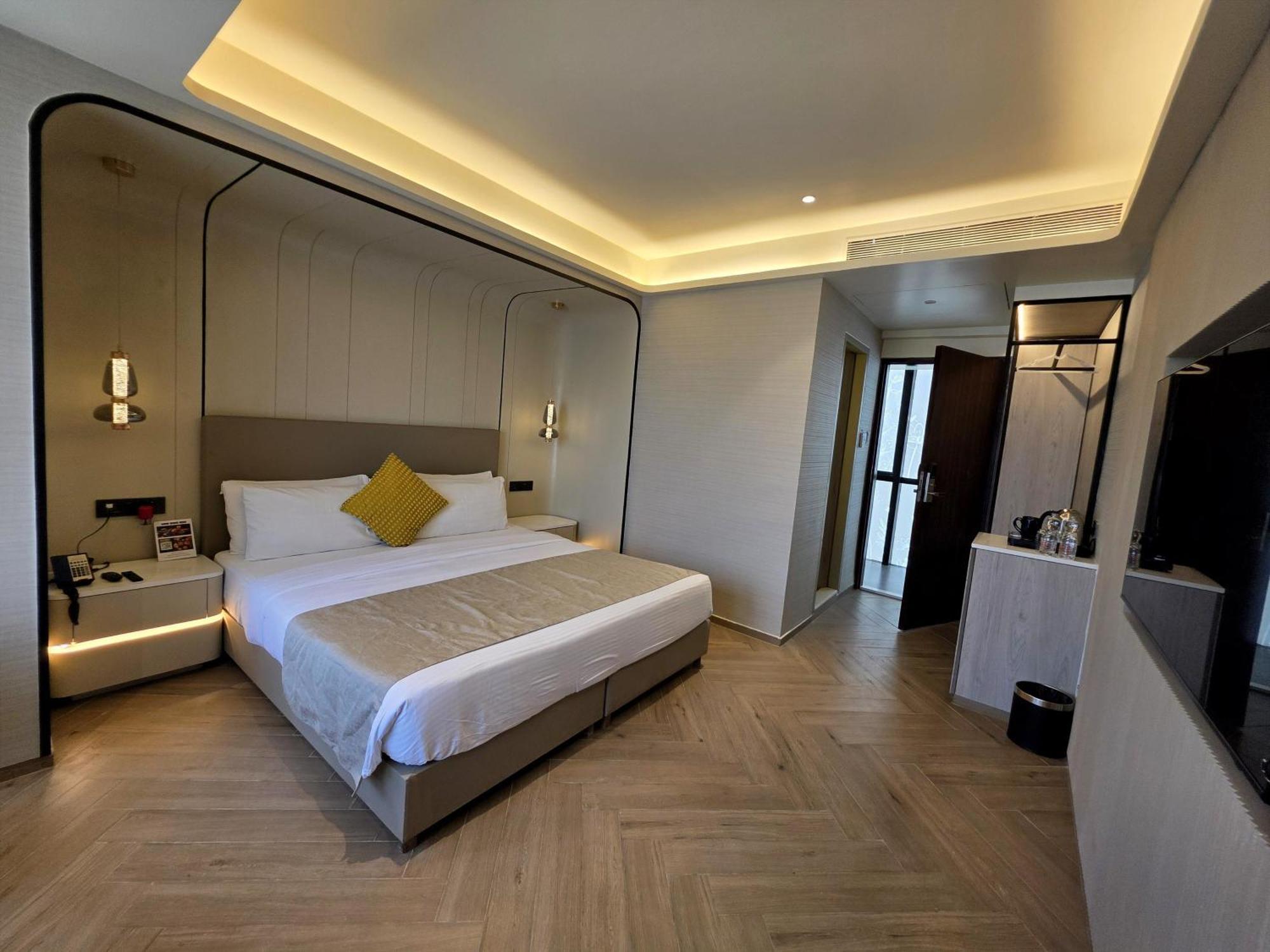 Dragonfly Hotel - The Art Hotel, Mumbai